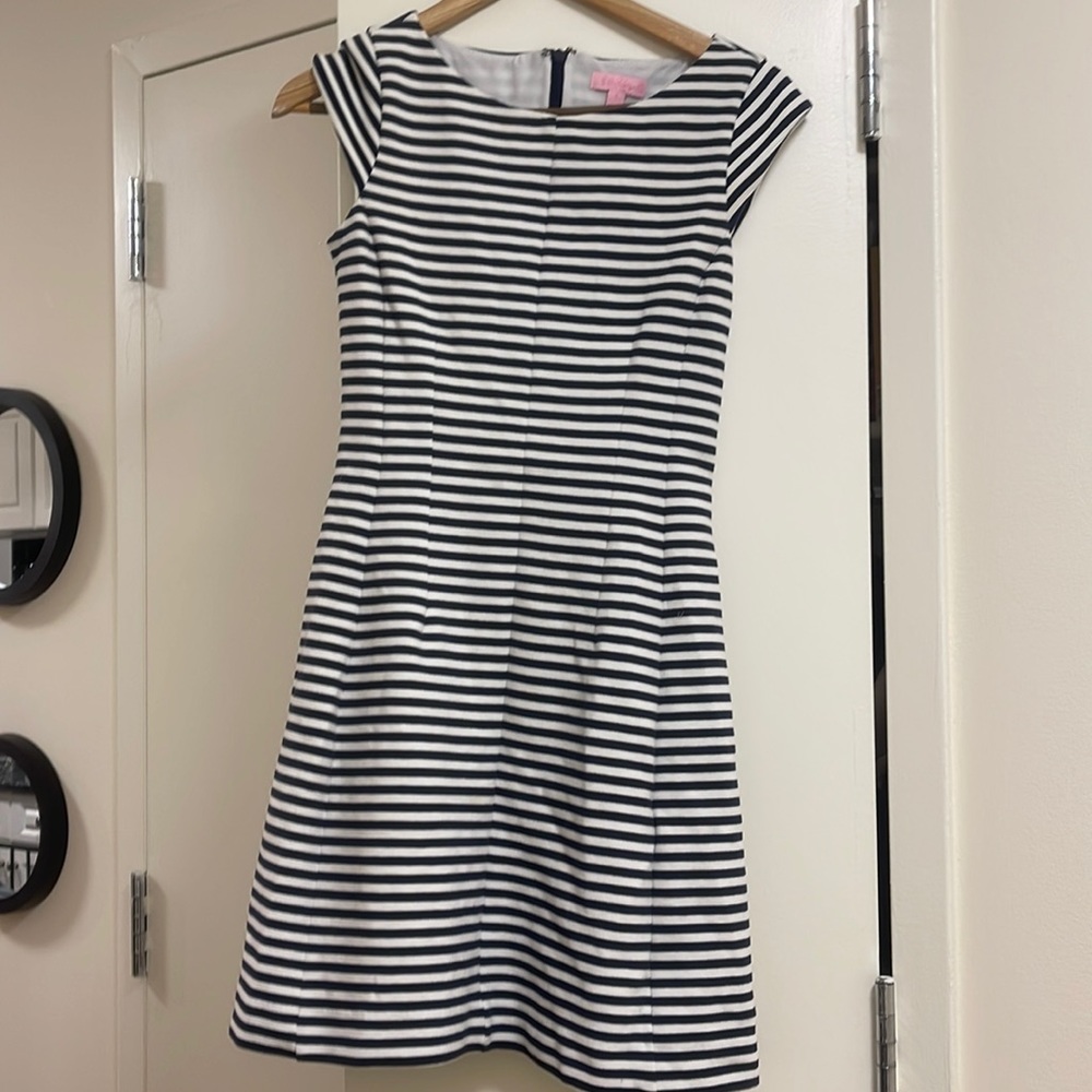 Lilly Pulitzer Brielle dress in resort white and navy.
